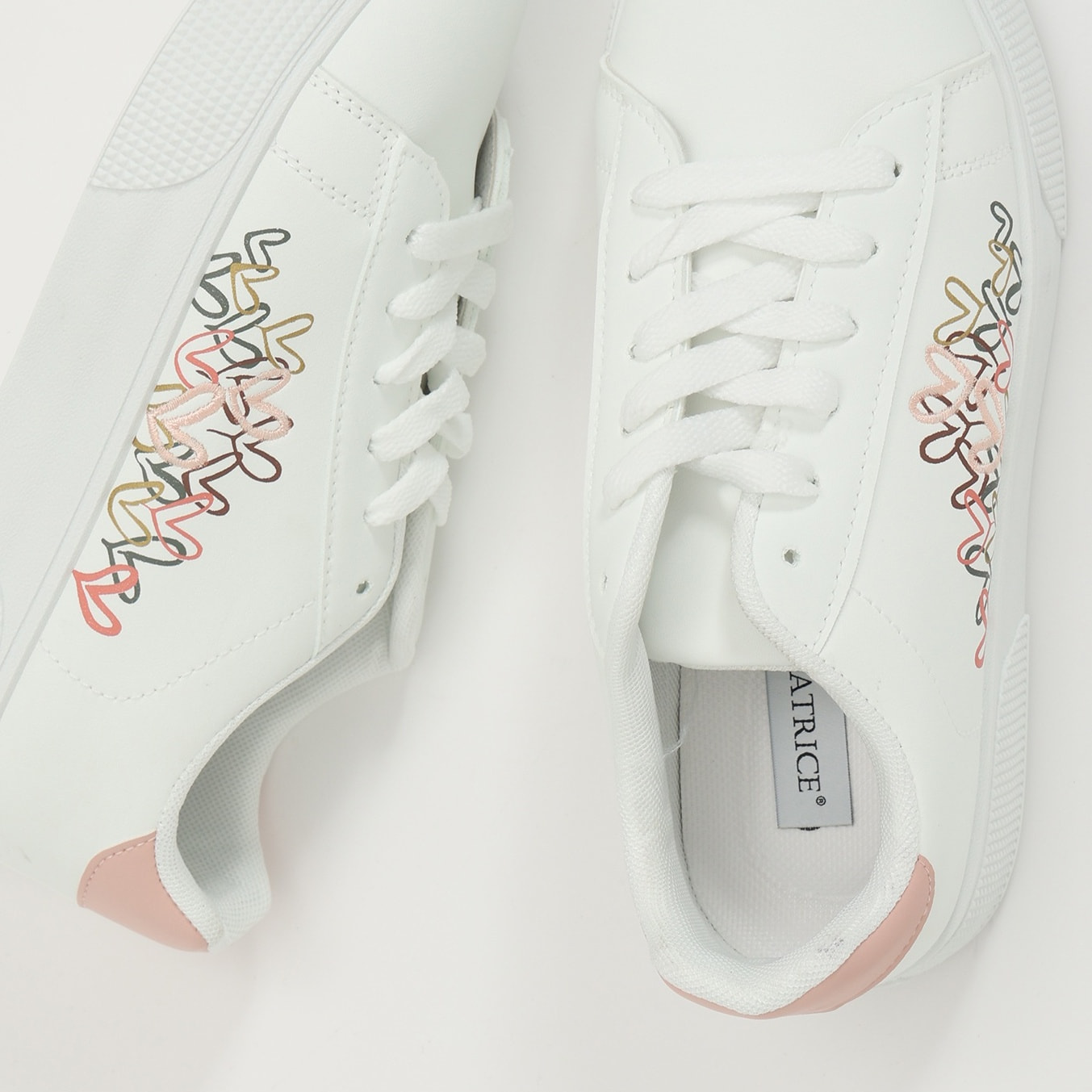 Sneakers in simil pelle con ricamo laterale
