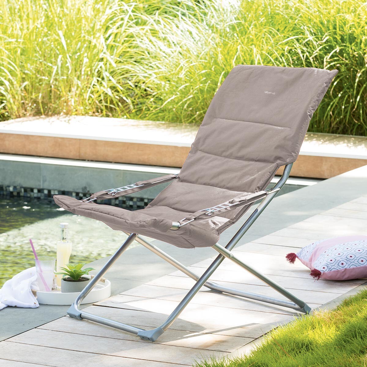 Fauteuil relax de jardin "Milos" taupe en acier traité époxy et polyester matelassé