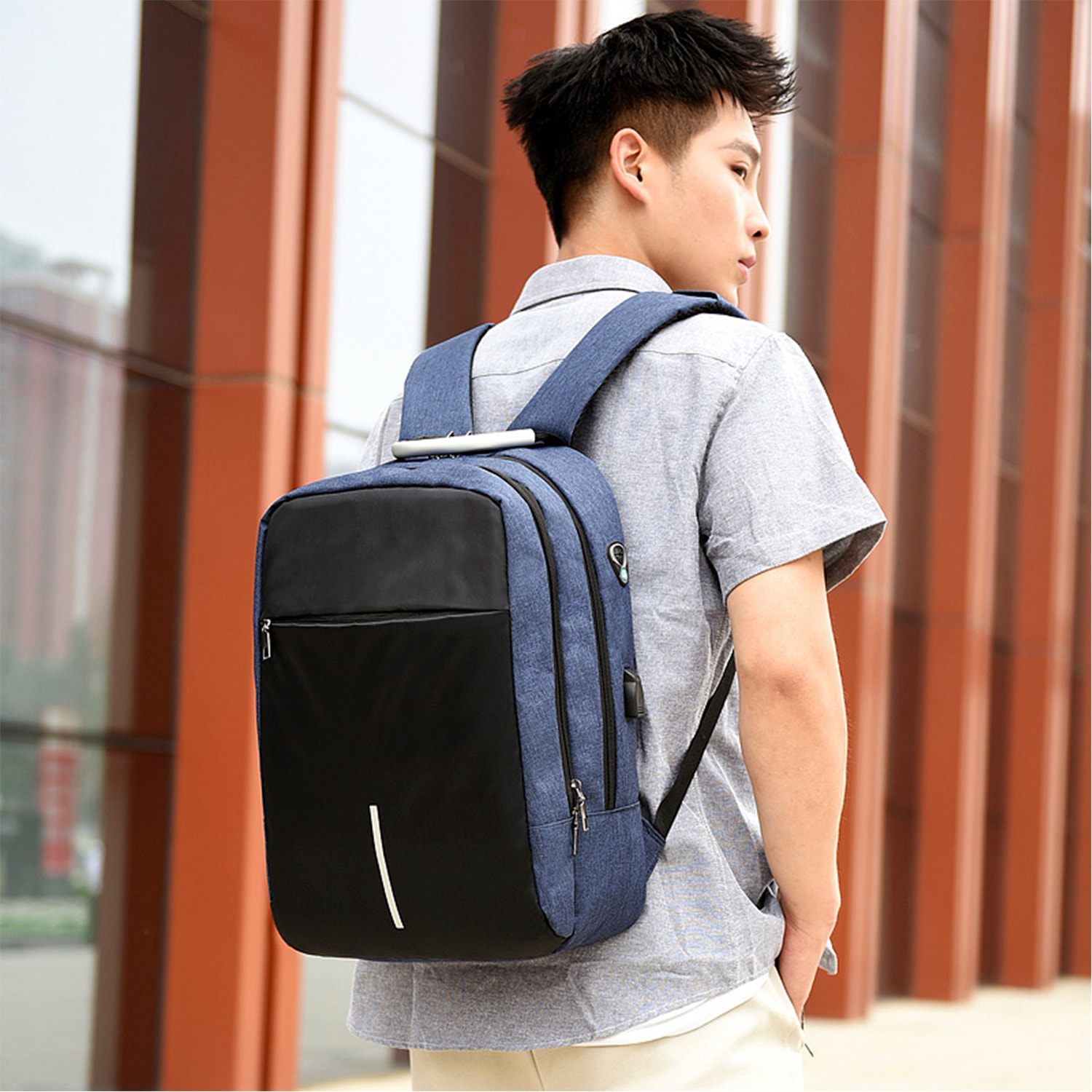 DAM Mochila multi compartimento, porta Laptop 13,3". Capa impermeable. Bloqueo de cremalleras. Toma USB externa. 29x16x43 Cm. Color: Gris