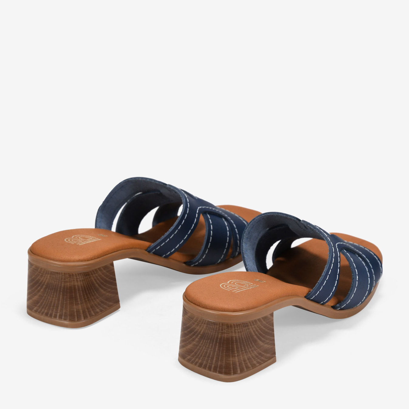 Sandalias destalonadas azules en piel con tacón