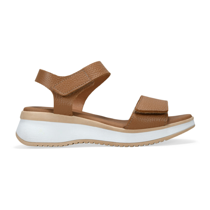 Sandalias de cuña taupe en piel con cierre fácil