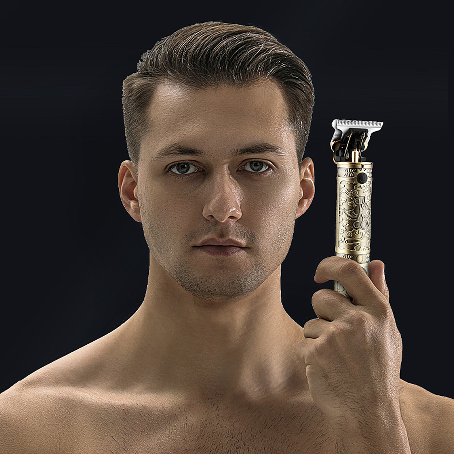 Regolabarba e capelli LM-800. Design vintage interamente in metallo. Con pettini da 1 a 4 mm e set di accessori. Batteria ricaricabile.