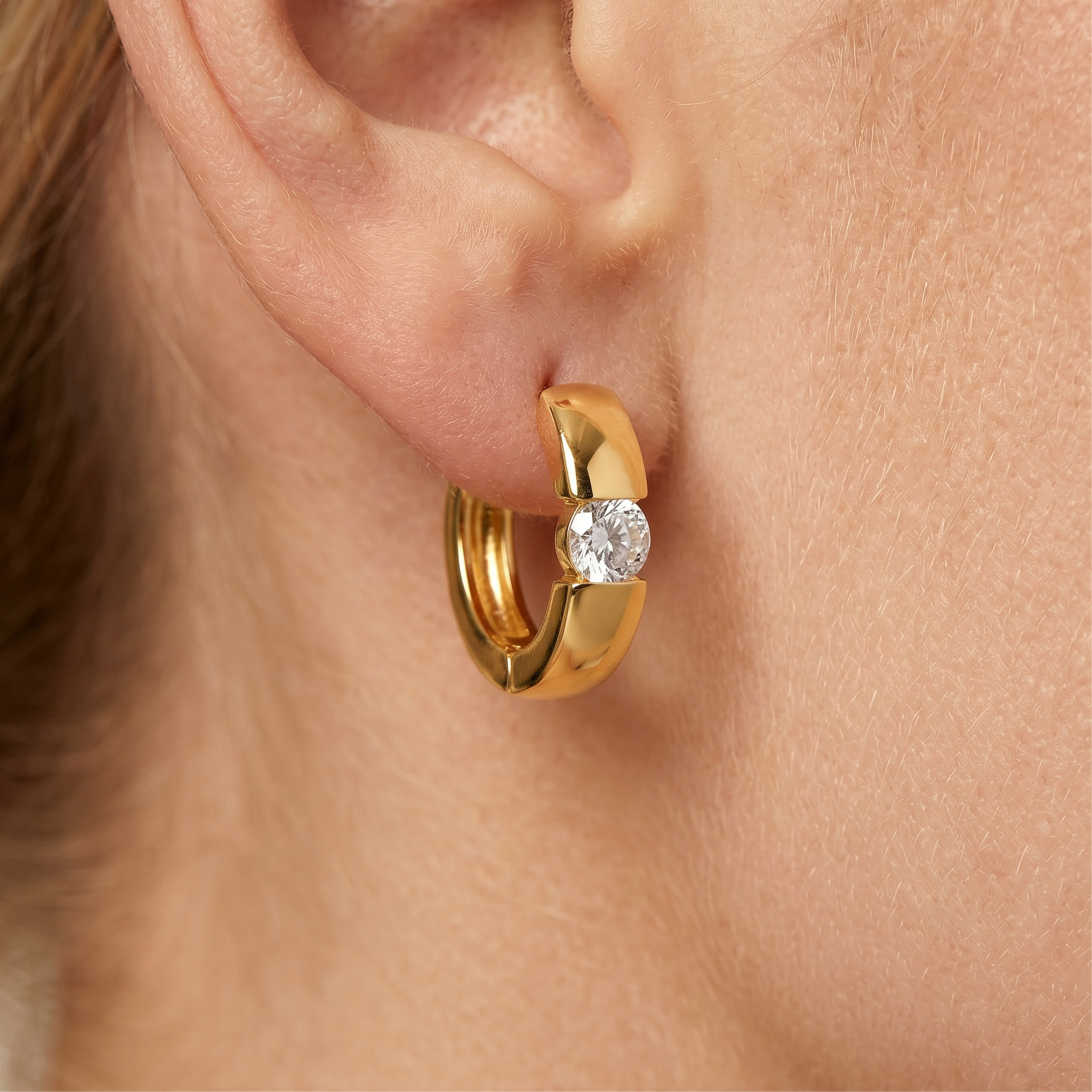 Pendientes de Circonita Brillante acabado en oro amarillo de 18k