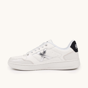 Zapatilla Urbana Blanca con Detalles Plata MUNICH LEGIT WMN 110