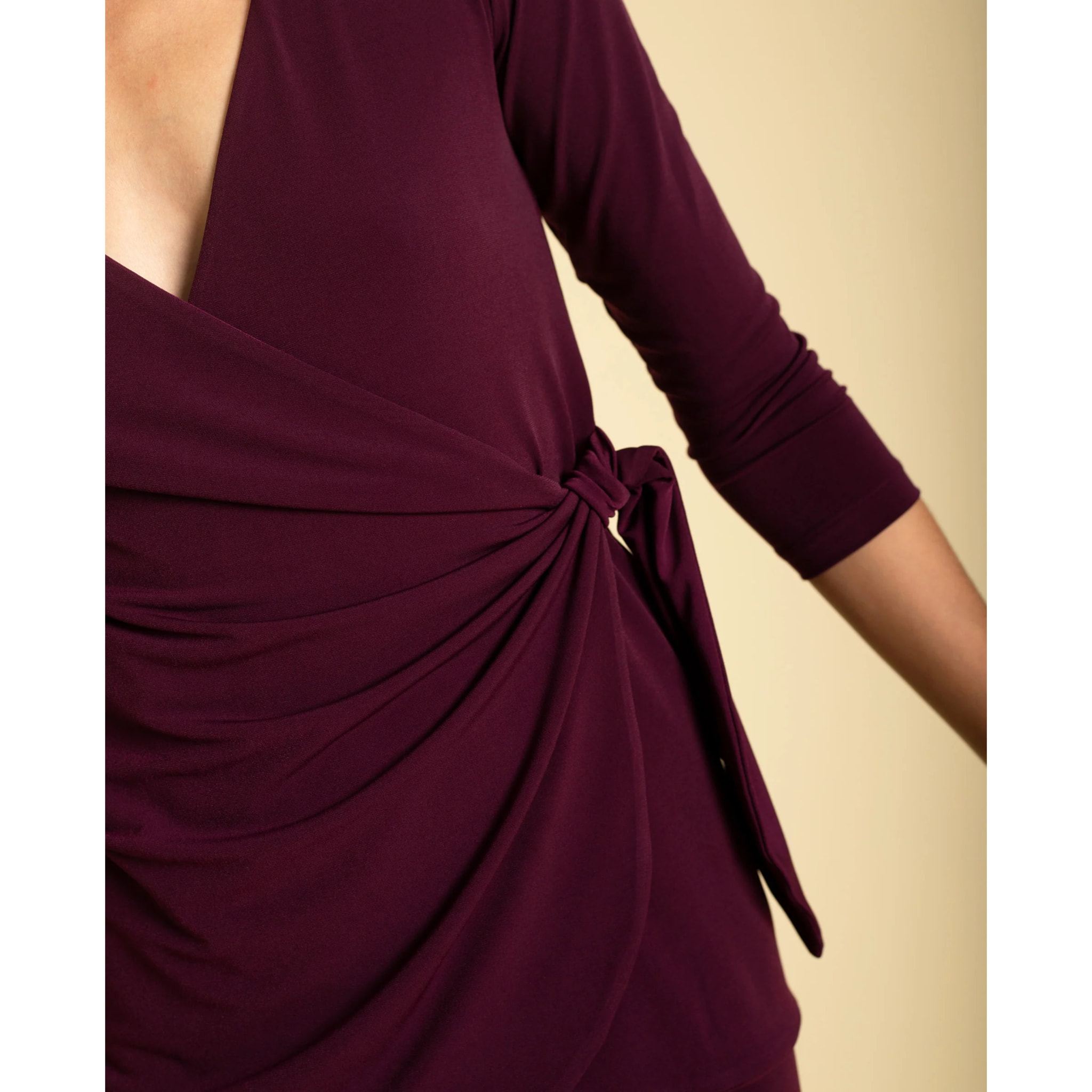 Blusa de mujer drapeada elegante