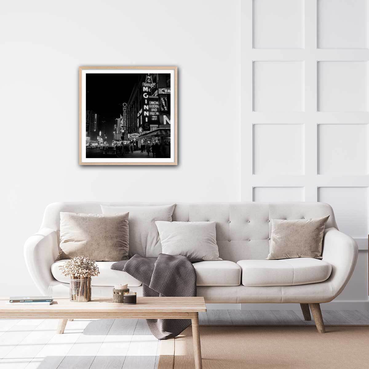 Affiche New York - Broadway, Photo de 1960 par Paul Amasy Affiche + cadre en bois - Chêne
