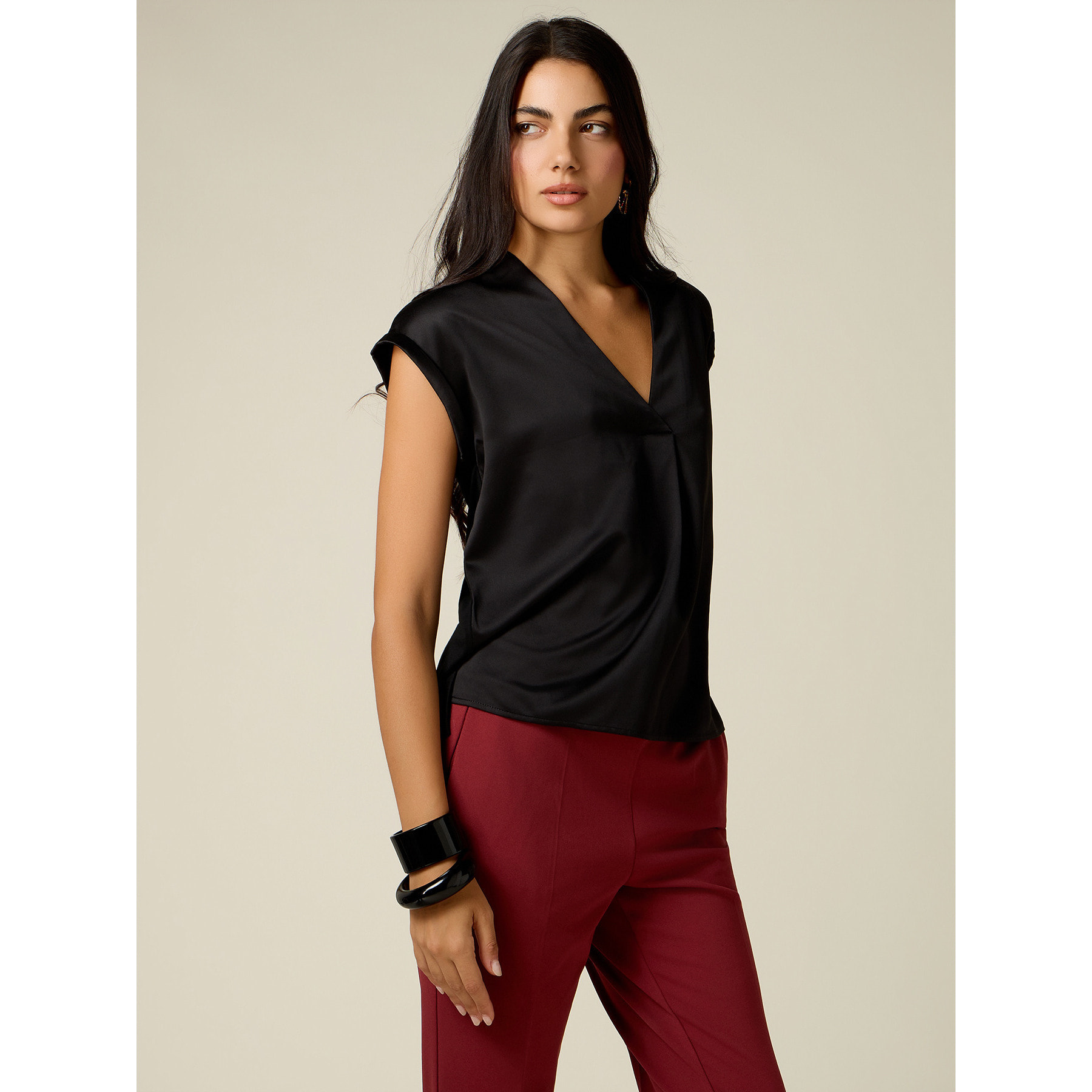 Oltre - T-shirt bimaterica scollo a V - Nero
