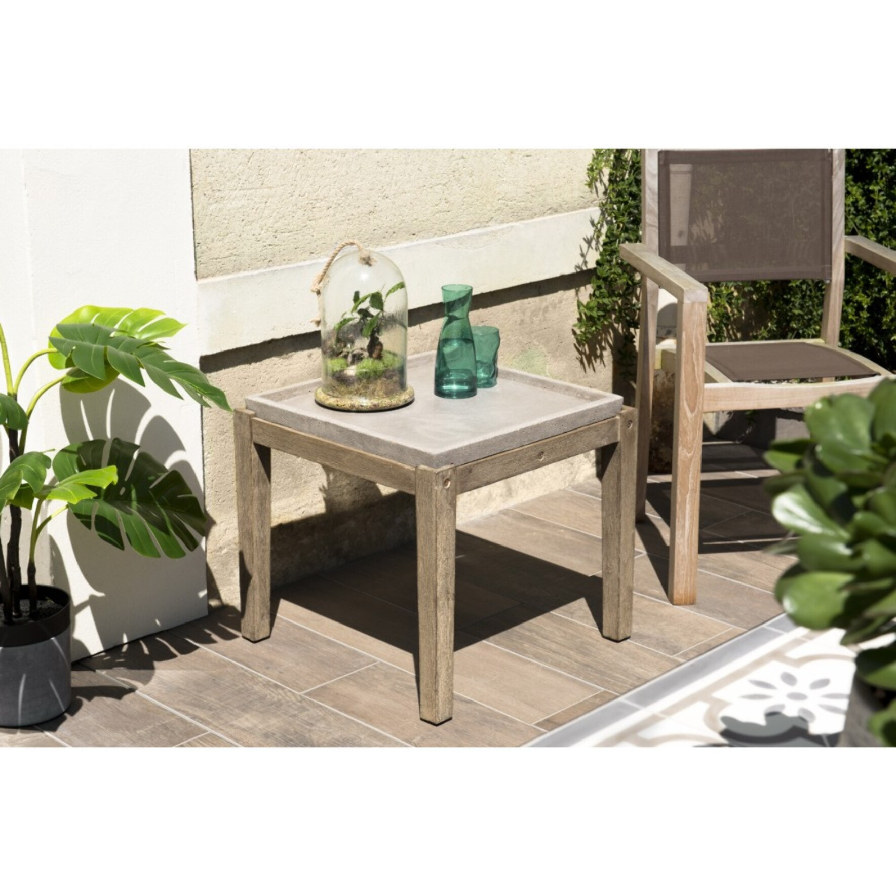 HECTOR - Table d'appoint de jardin carrée béton 53x53 cm et pieds en bois Acacia