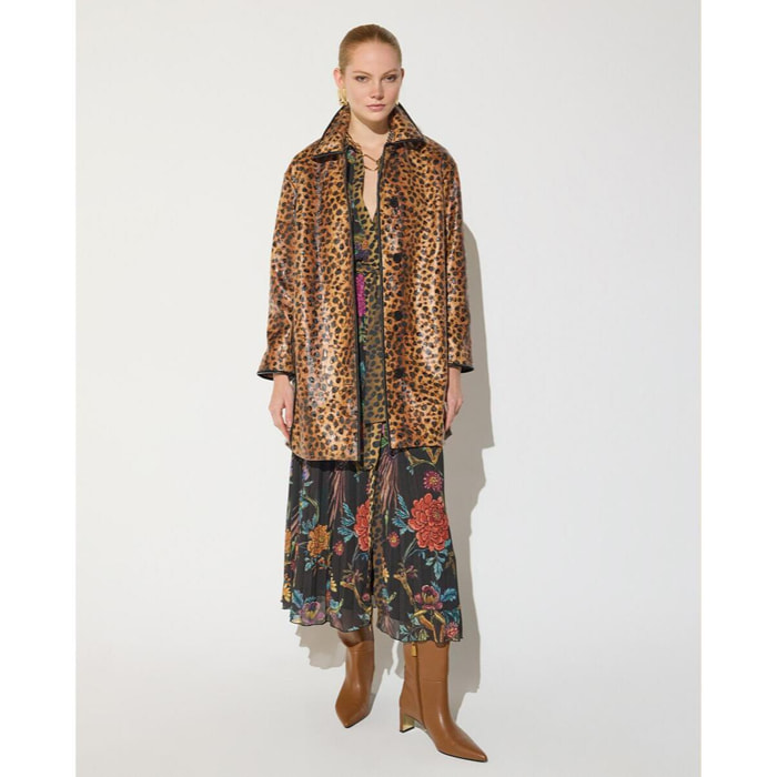 Cappotto con stampa leopardata e finiture in PU