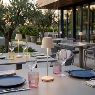 9 Lampe de table EMILY + Socle de charge