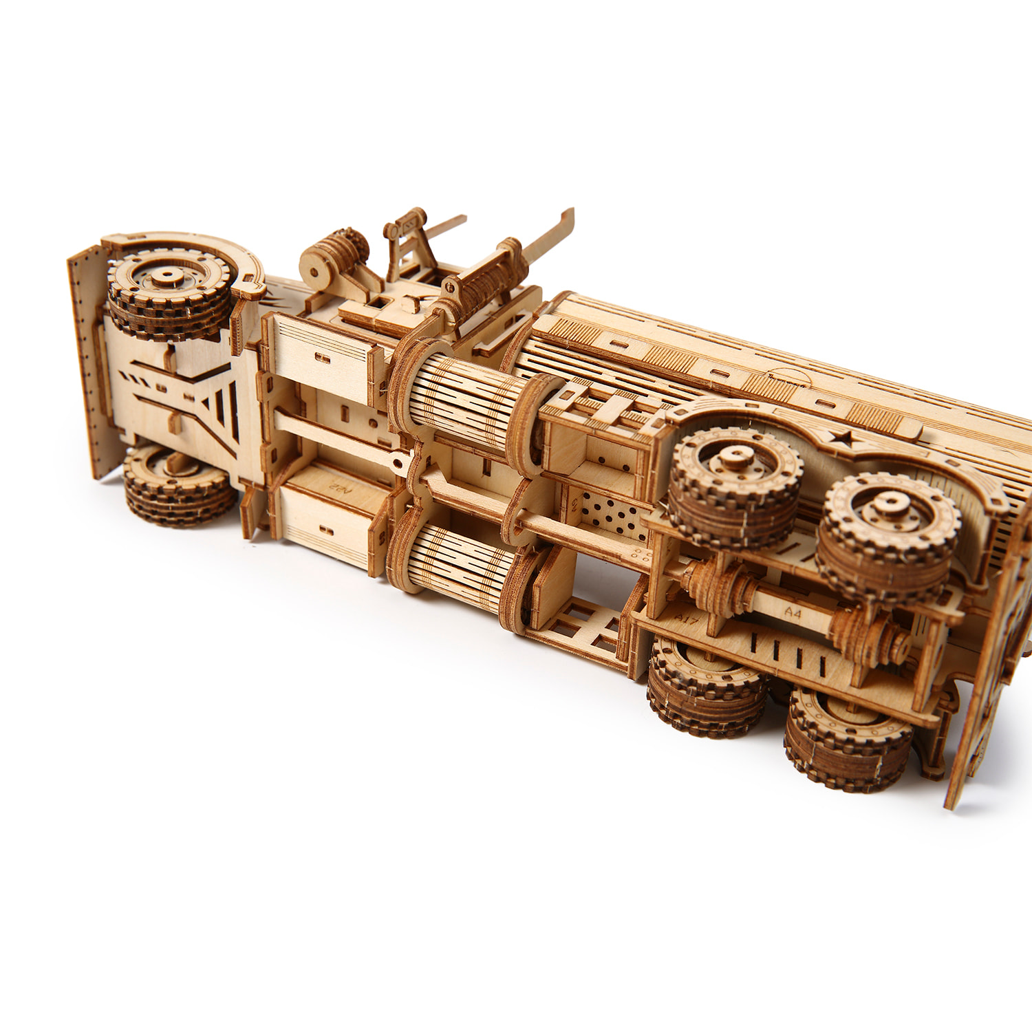 Maqueta de Madera 3D, diseño de Camión Cisterna con movimiento mecánico. 307 piezas.