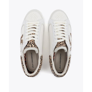 Scarpa sportiva con logo in tessuti abbinati e dettagli in pelle