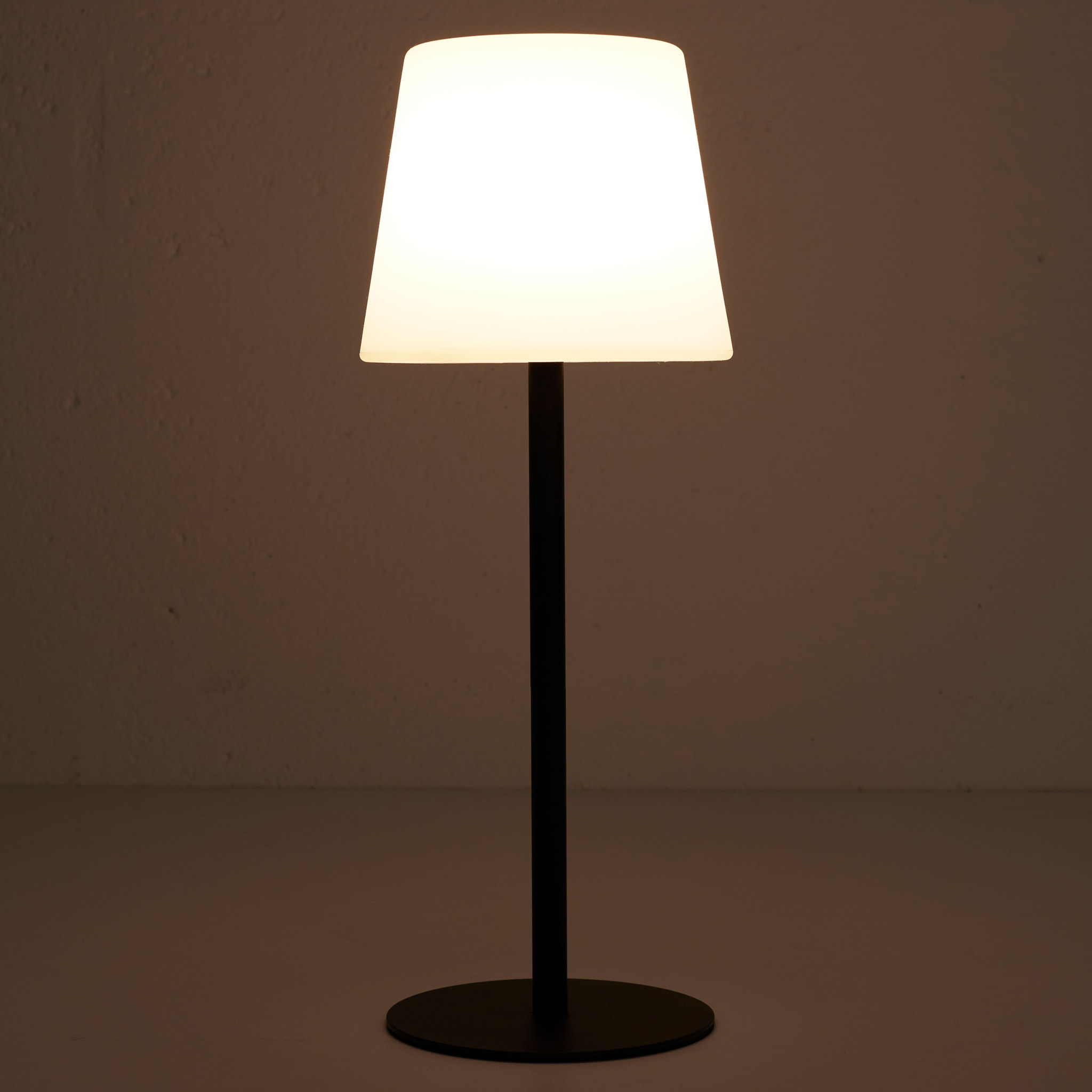 Lampe A Poser Ip44 Rechargeable H40cm Noir