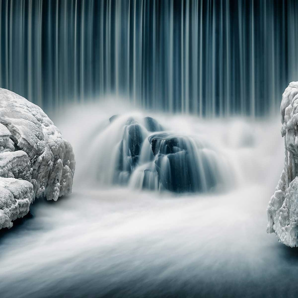 Affiche ""Cascade de glace"" Affiche sous cadre bois