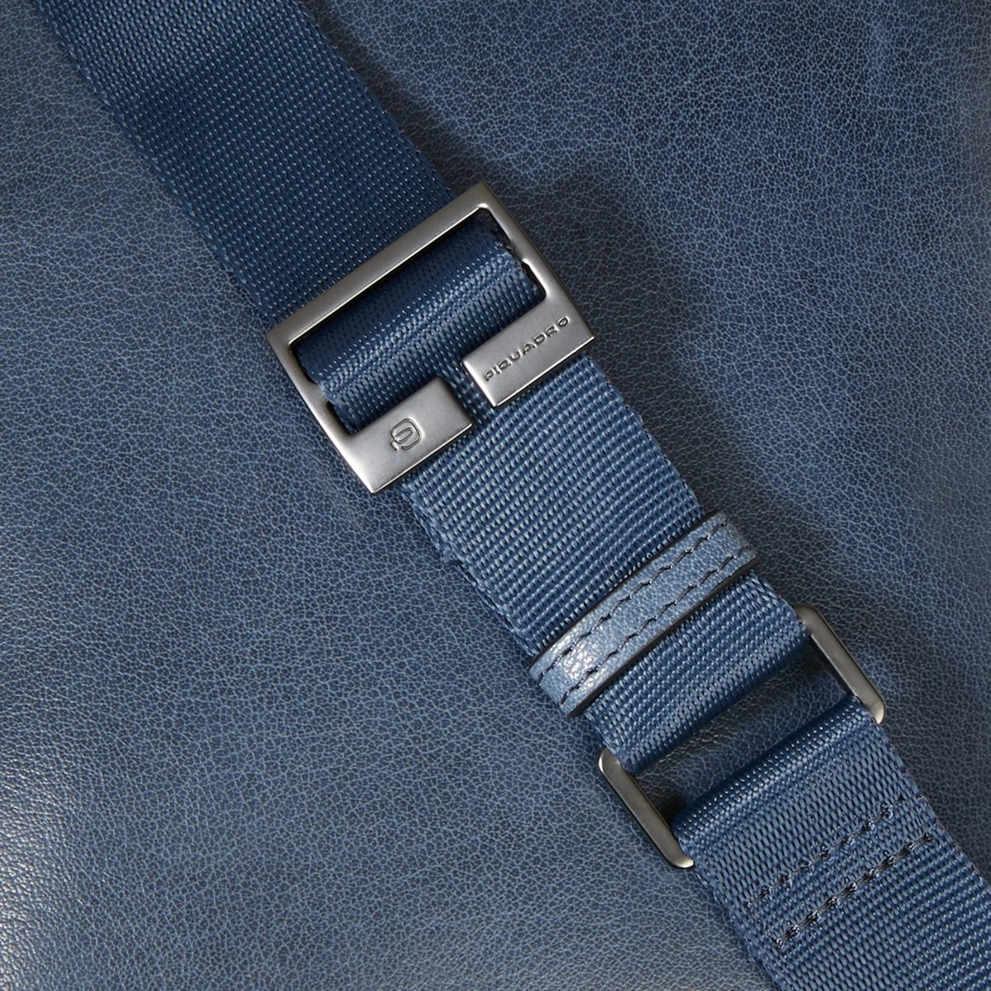 Piquadro Borsello in pelle porta iPad®mini con tasca per AirPods® e protezione RFID