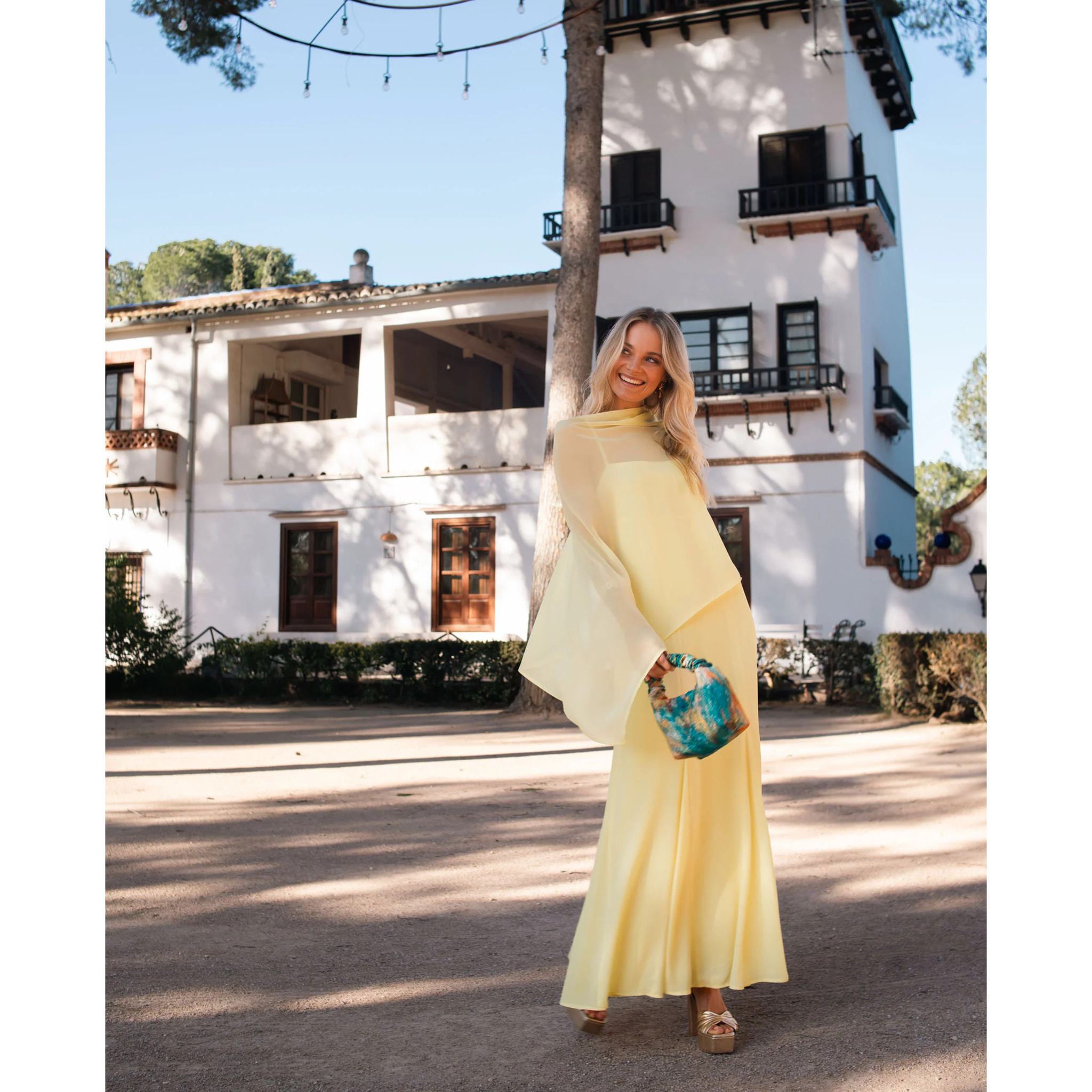 Vestido largo de corte imperio con tirantes