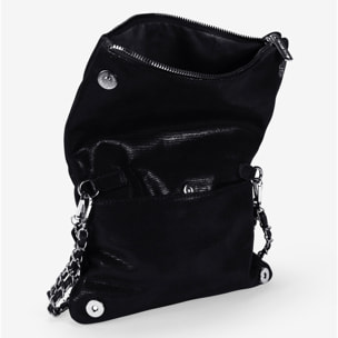 Bolso con solapa negro y asas de cadena