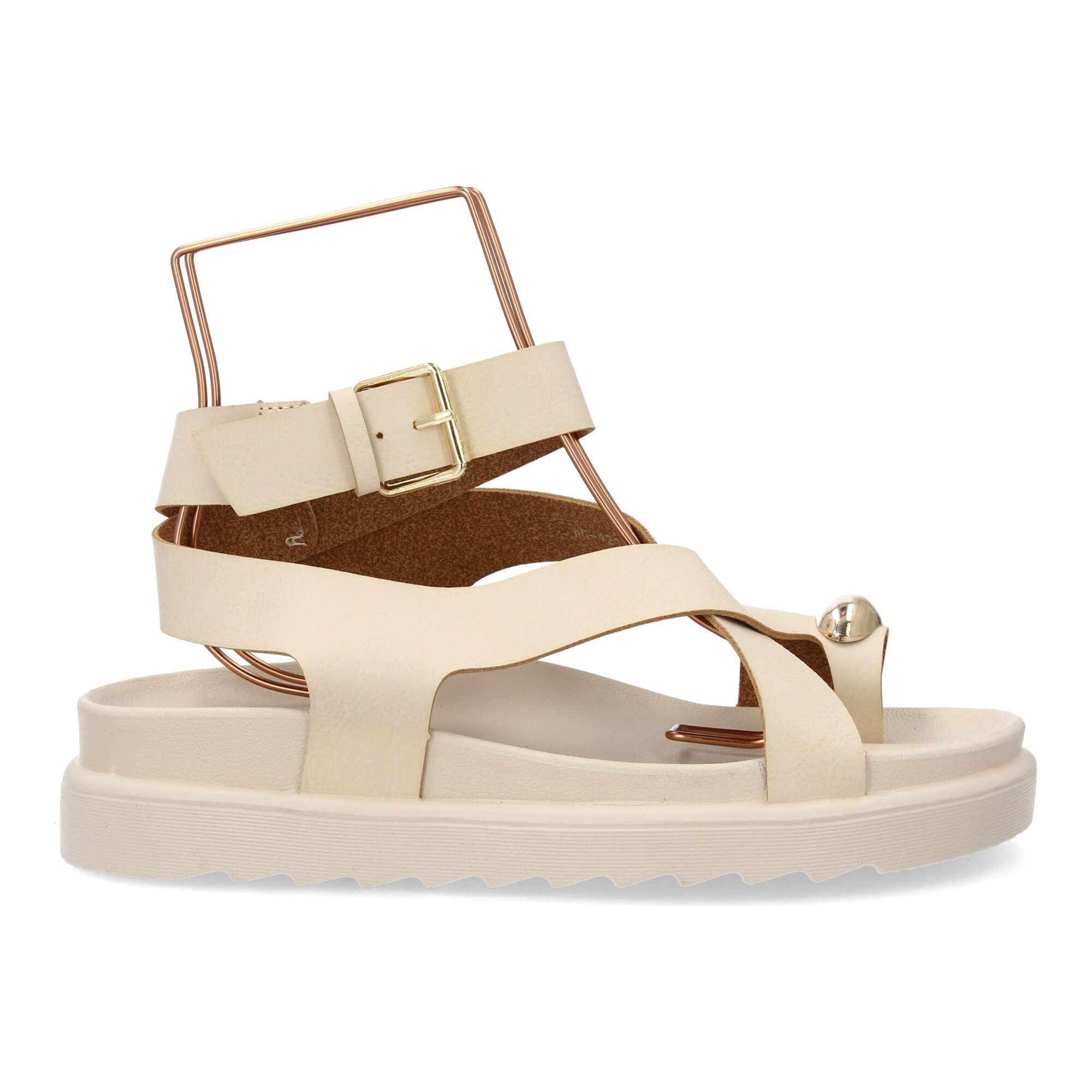 Sandalias cómodas de tiras mujer con adorno metálico.