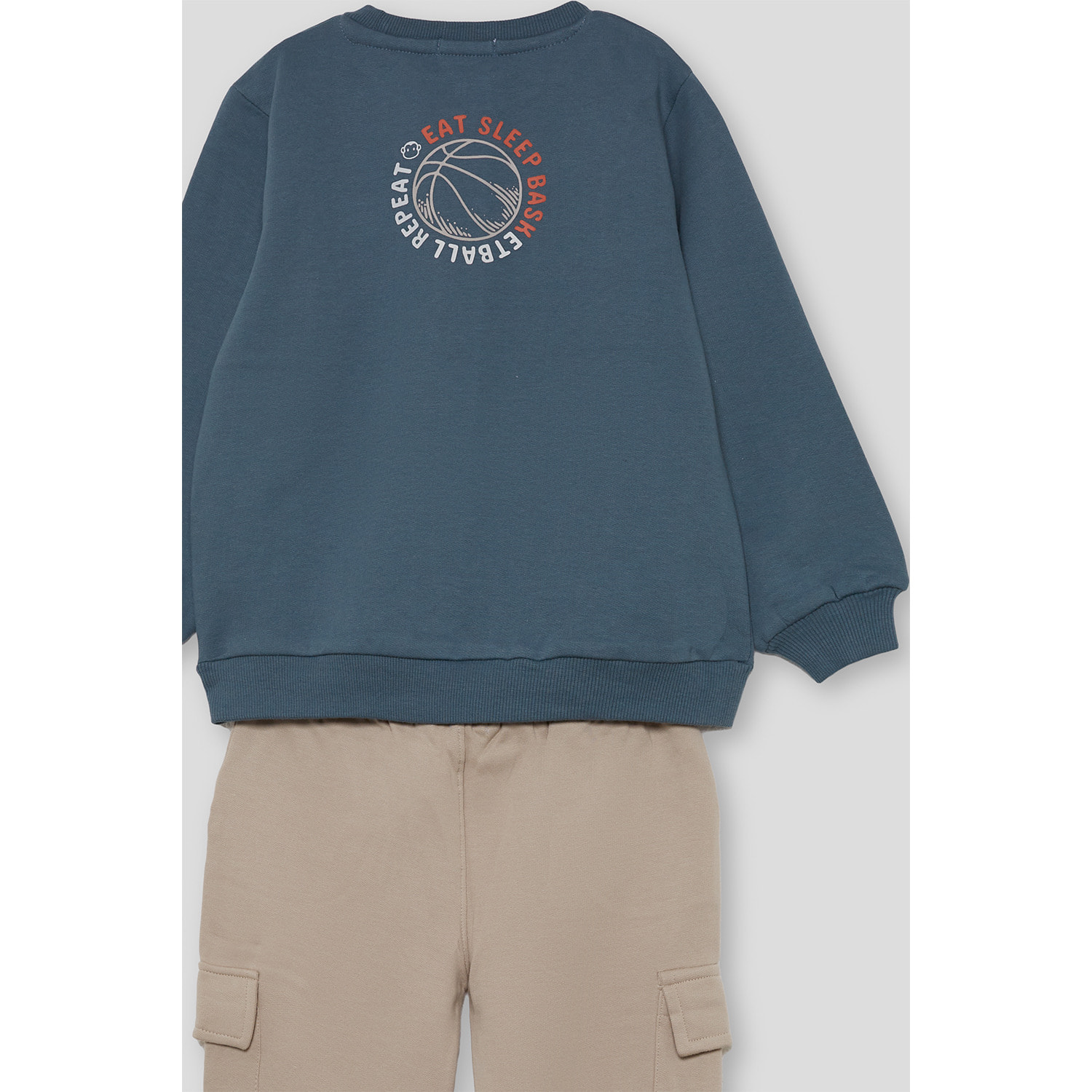 Conjunto niño sudadera petróleo y beige y pantalón jogger cargo, bolsillos laterales y puños elásticos | Color: Petroleo | Street Monkey