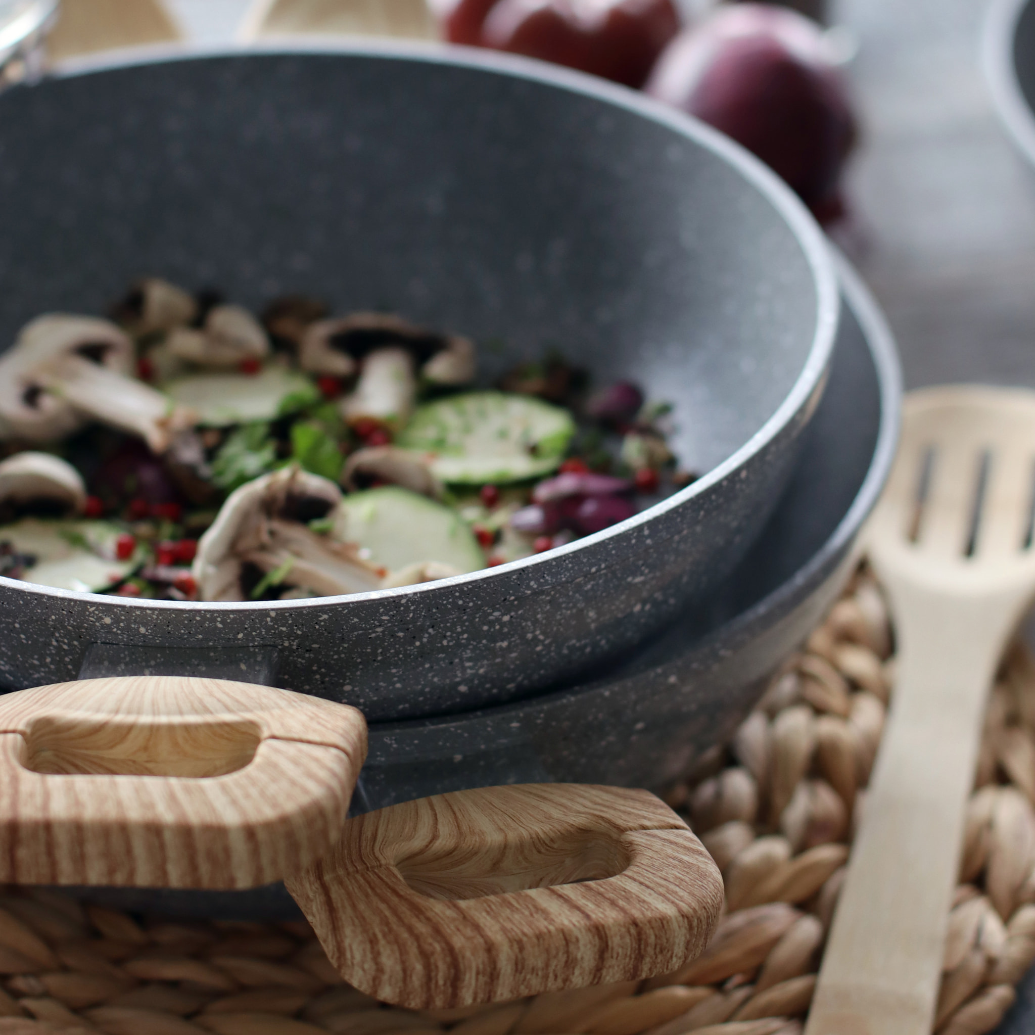 Sauteuse avec couvercle en aluminium 24cm - tous feux CANNELLE