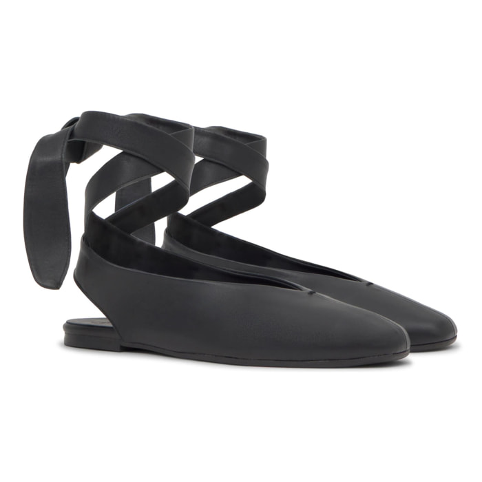 Bailarina plana Sybil en napa con cierre de cintas