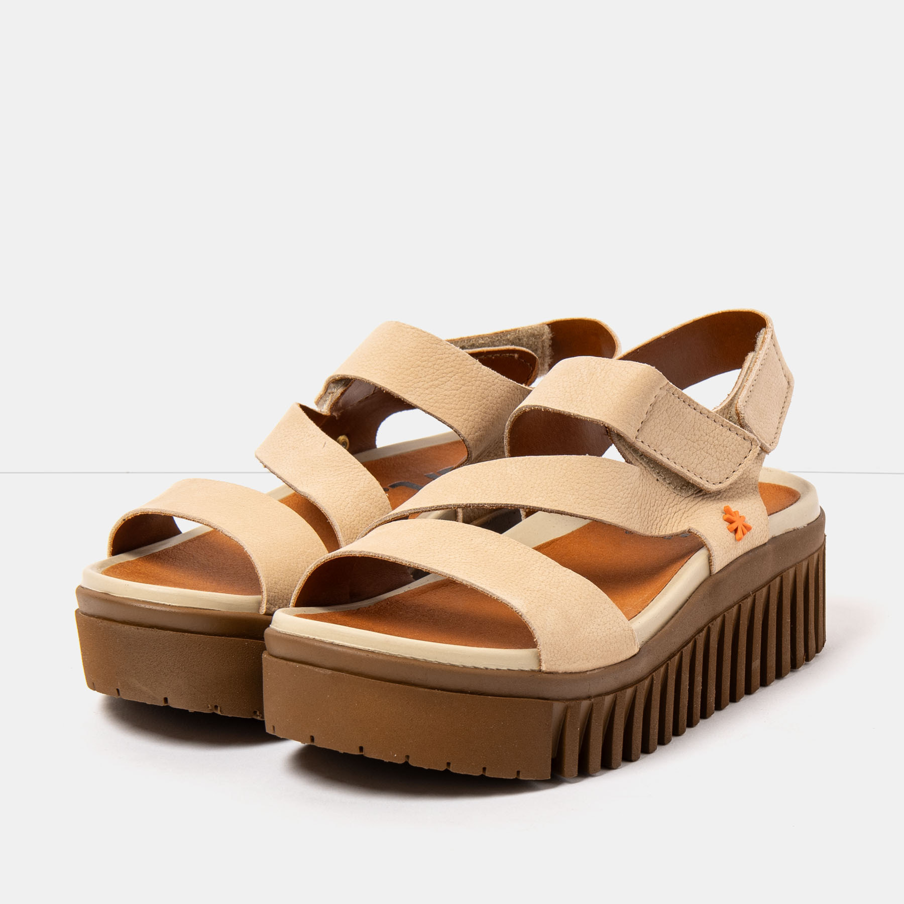 Sandalia de cuña 1573 NOBUCK CREAM-CARAMELO/BRIGHTON color Cream-caramelo