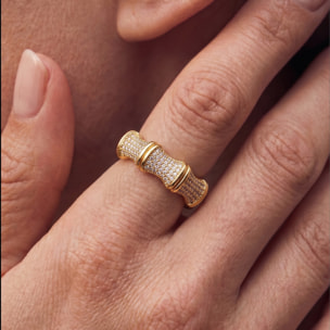 Anillo de Aleación de Metal y Circonita Brillante acabado en oro amarillo de 18k