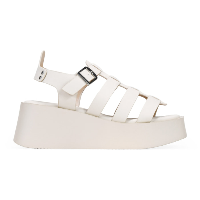 Sandalias de plataforma beige con hebilla