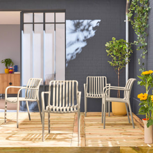Lot de 4 fauteuils de jardin en plastique beige. empilables. design linéaire