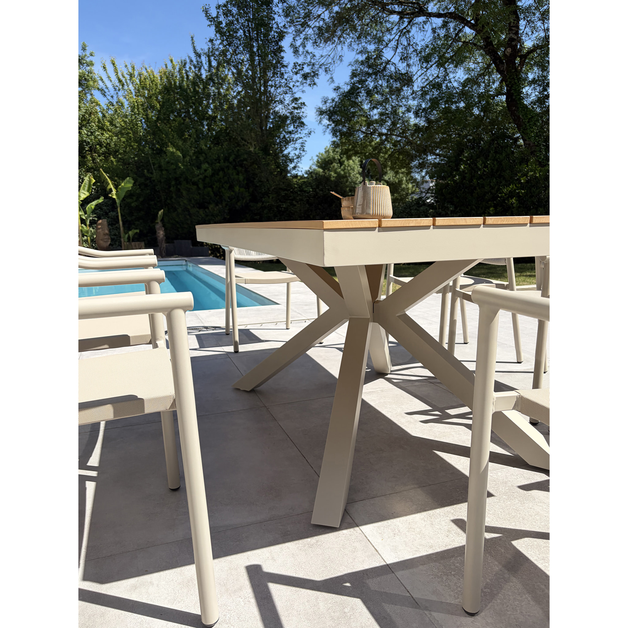 LAMU - Ensemble repas de jardin 8 places en alu - Grège