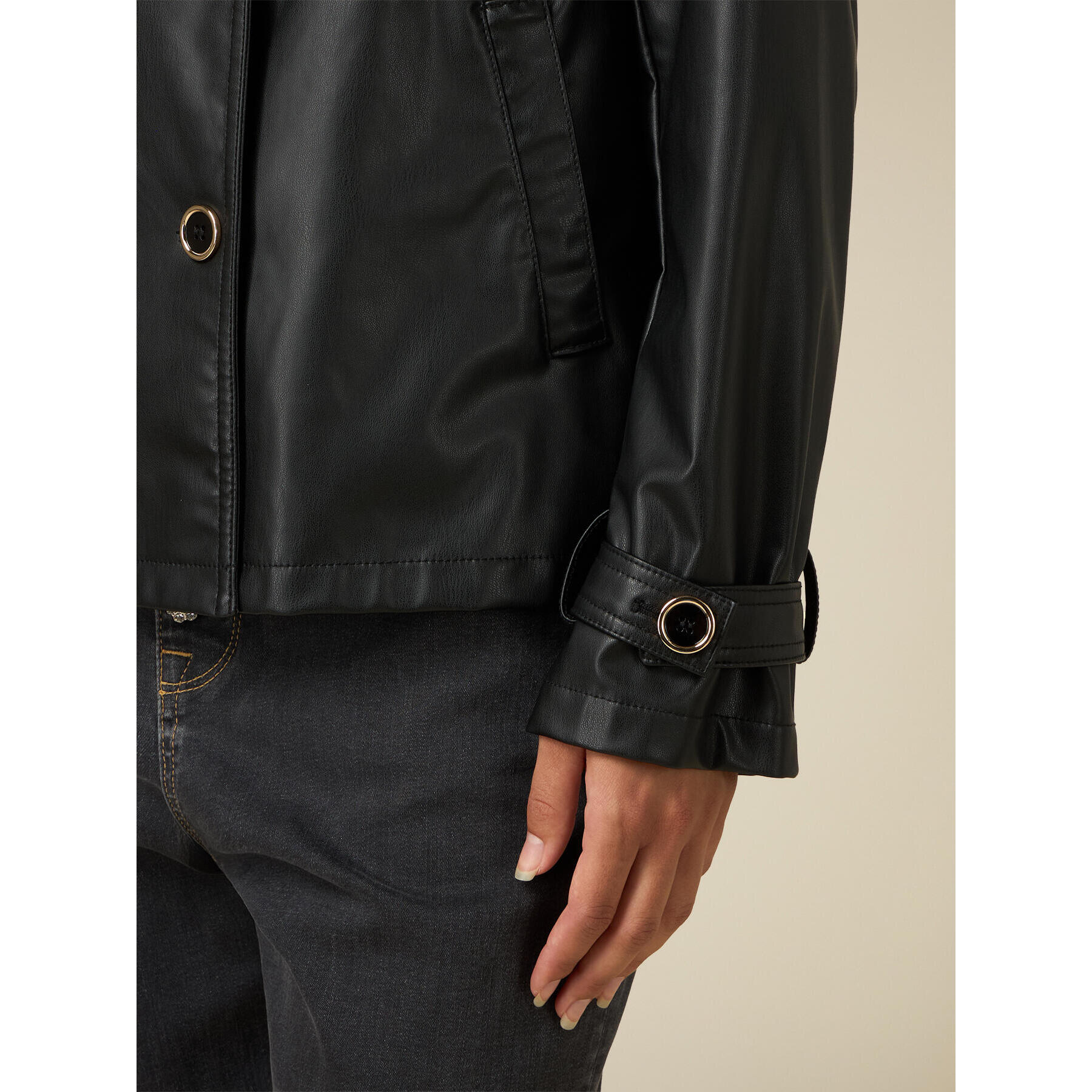 Oltre - Short trench coat in coated fabric - Negro