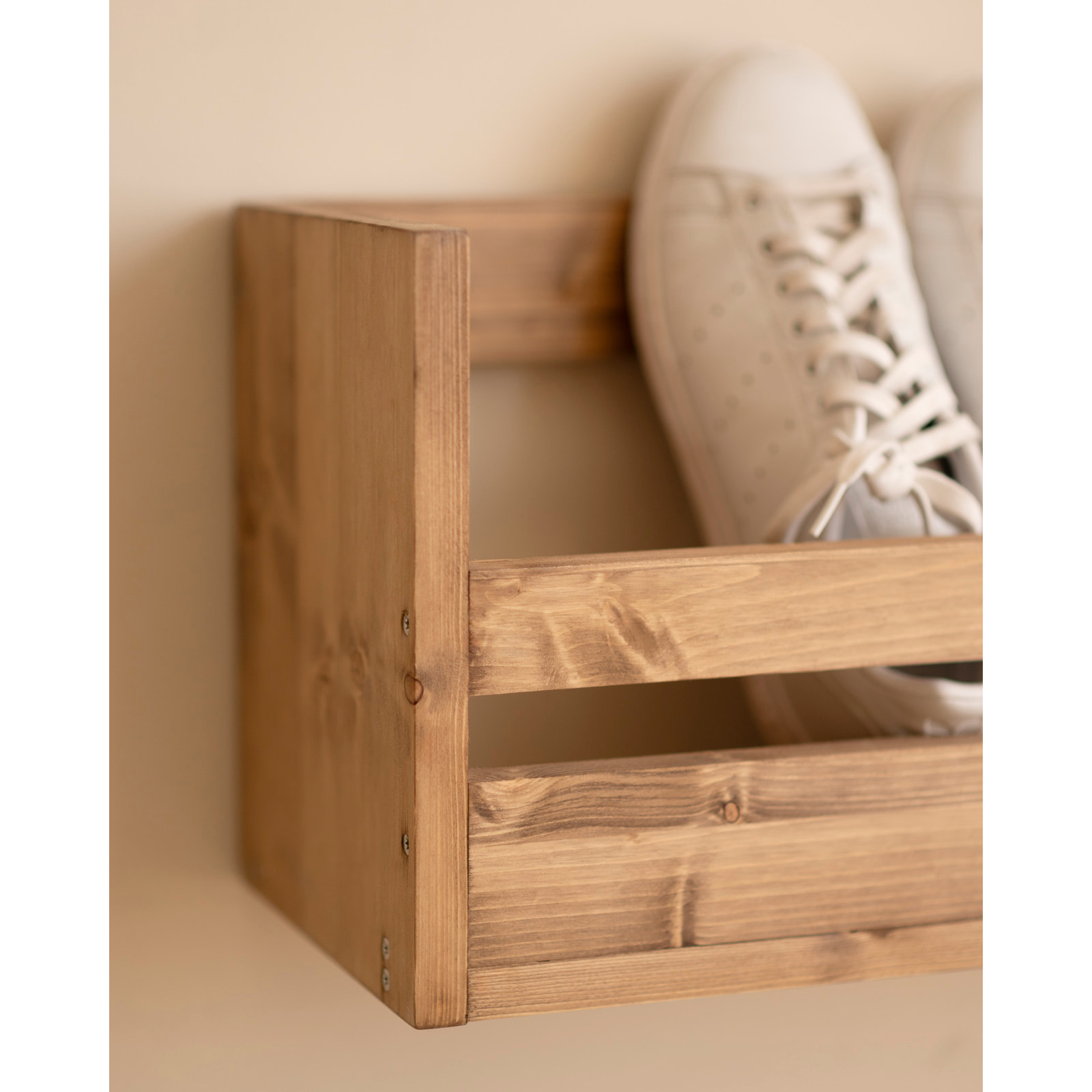 Estante zapatero de madera maciza en tono roble oscuro de varias medidas