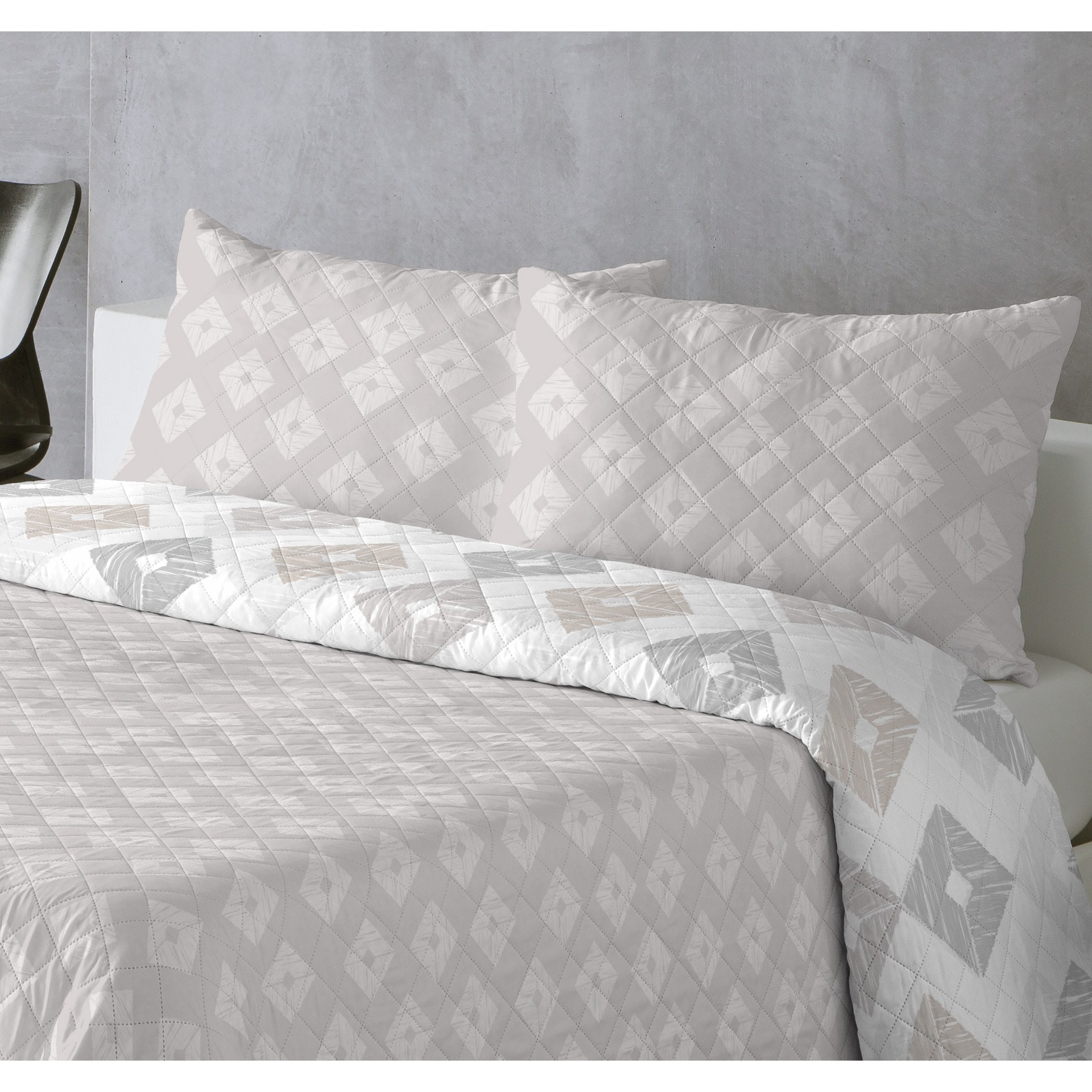 COLCHA ESTAMPADA REVERSIBLE ROMBOS BEIGE