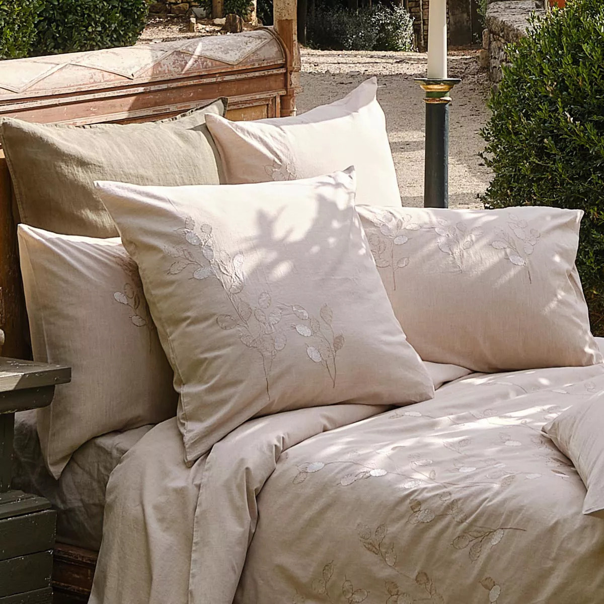 Taie d'oreiller pur coton lavé tissé teint brodé beige Monnaie du pape naturel