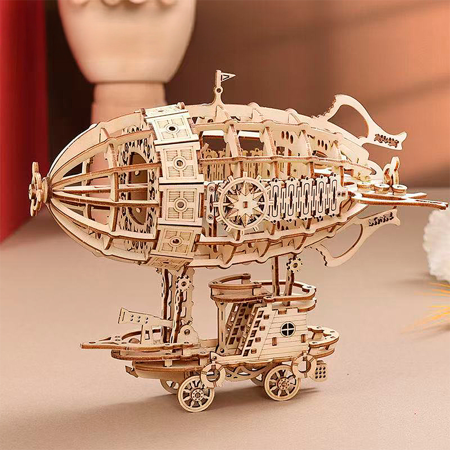 Modello in legno 3D, design di veicolo aereo con movimento meccanico. 160 pezzi.