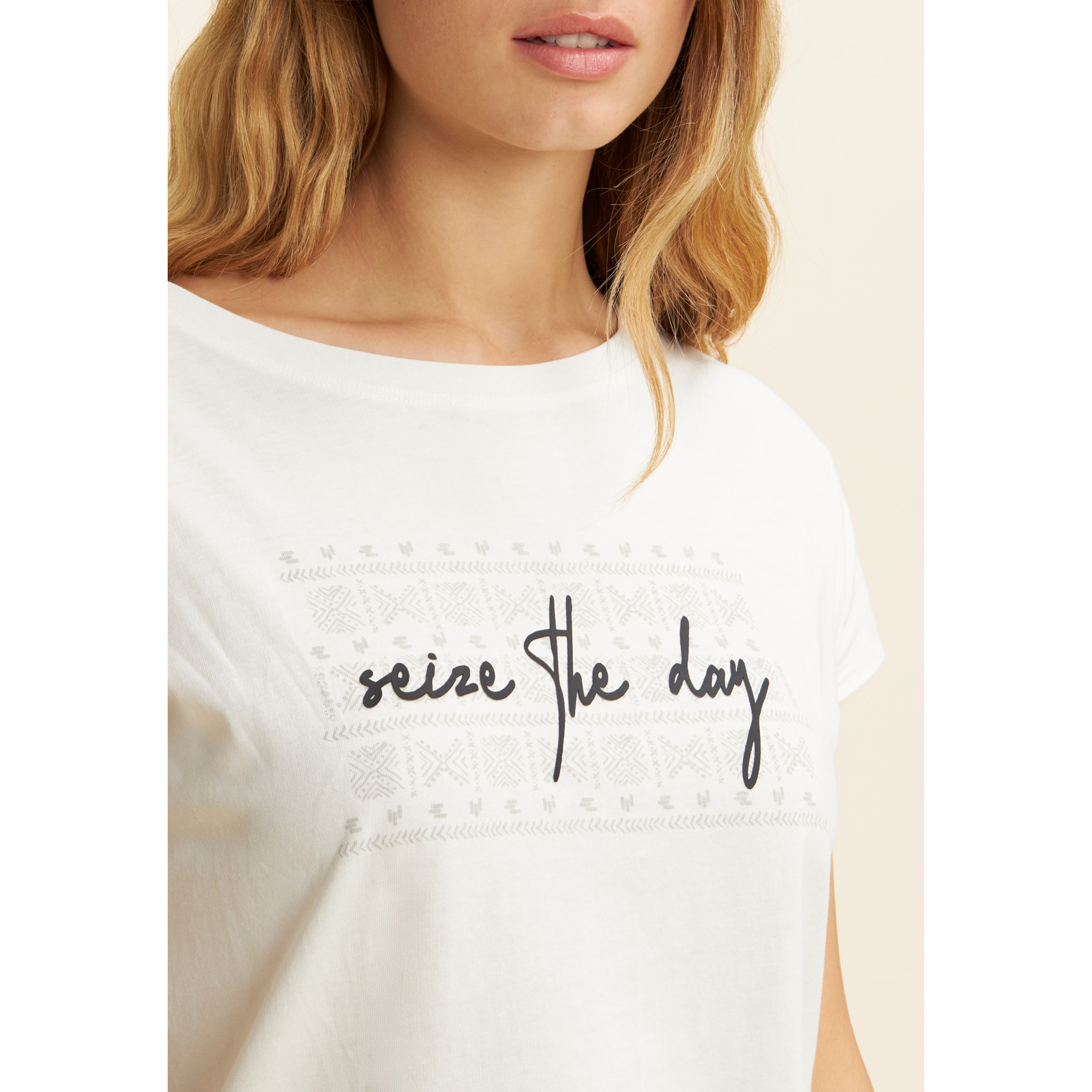 T-shirt comfort fit con slogan "Seize The Day"