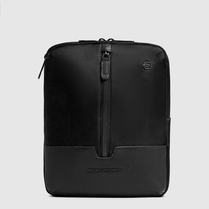 Piquadro Borsello porta iPad® in tessuto riciclato e pelle con protezione RFID