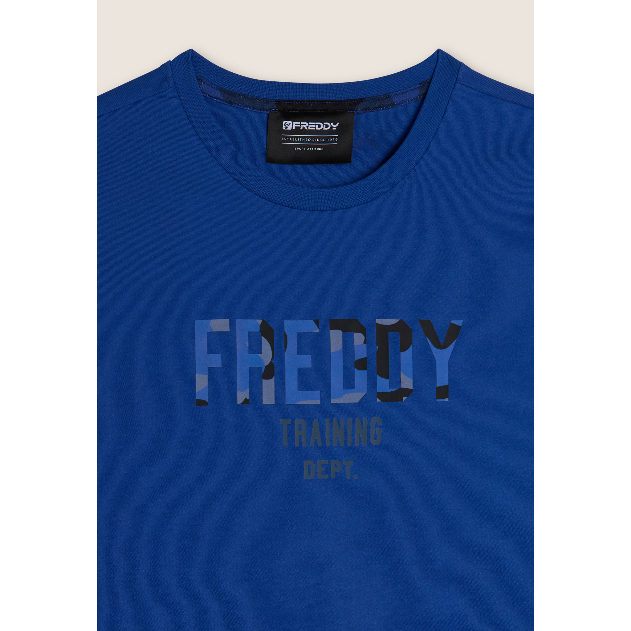 T-shirt comfort fit con maxi logo camouflage