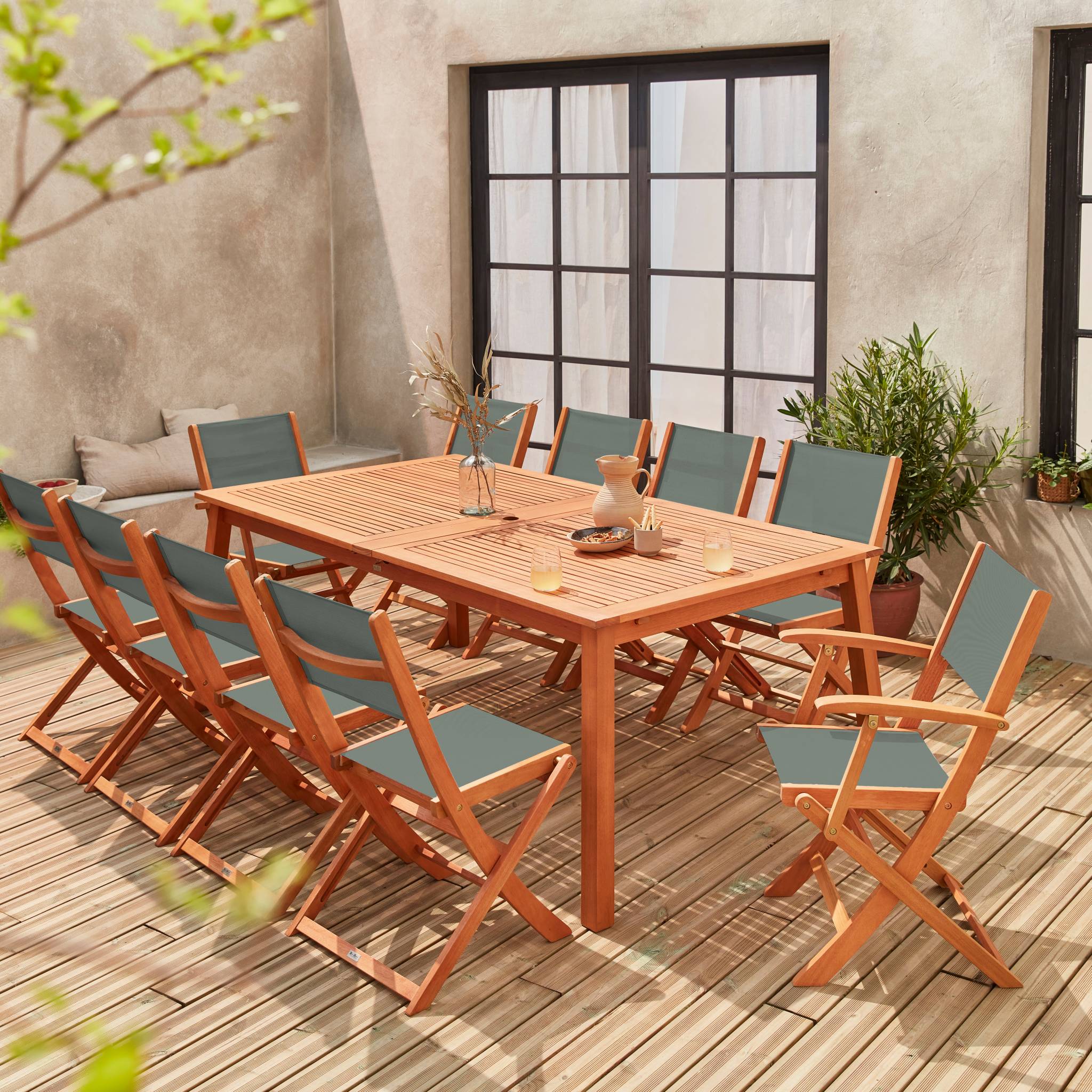 Salon de jardin en bois extensible - Almeria - Grande table 200/250/300cm avec 2 rallonges. 2 fauteuils et 8 chaises. en bois d'Eucalyptus huilé et textilène savane