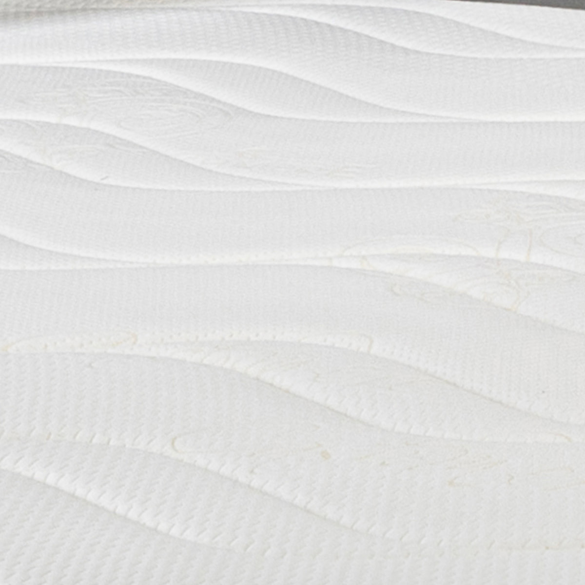 Ensemble Matelas Memoire de forme Zermatt avec sommier en bois