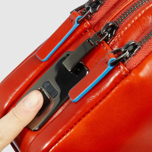 Piquadro Pochette porta iPad®mini con tracolla rimovibile e chiusura di sicurezza a impronta digitale