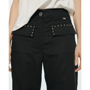 Pantaloni dritti con borchie