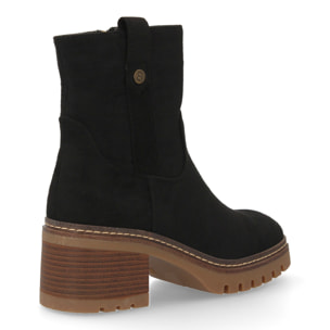 Botines de mujer con diseño moderno y elegante, perfectos para cualquier ocasión.