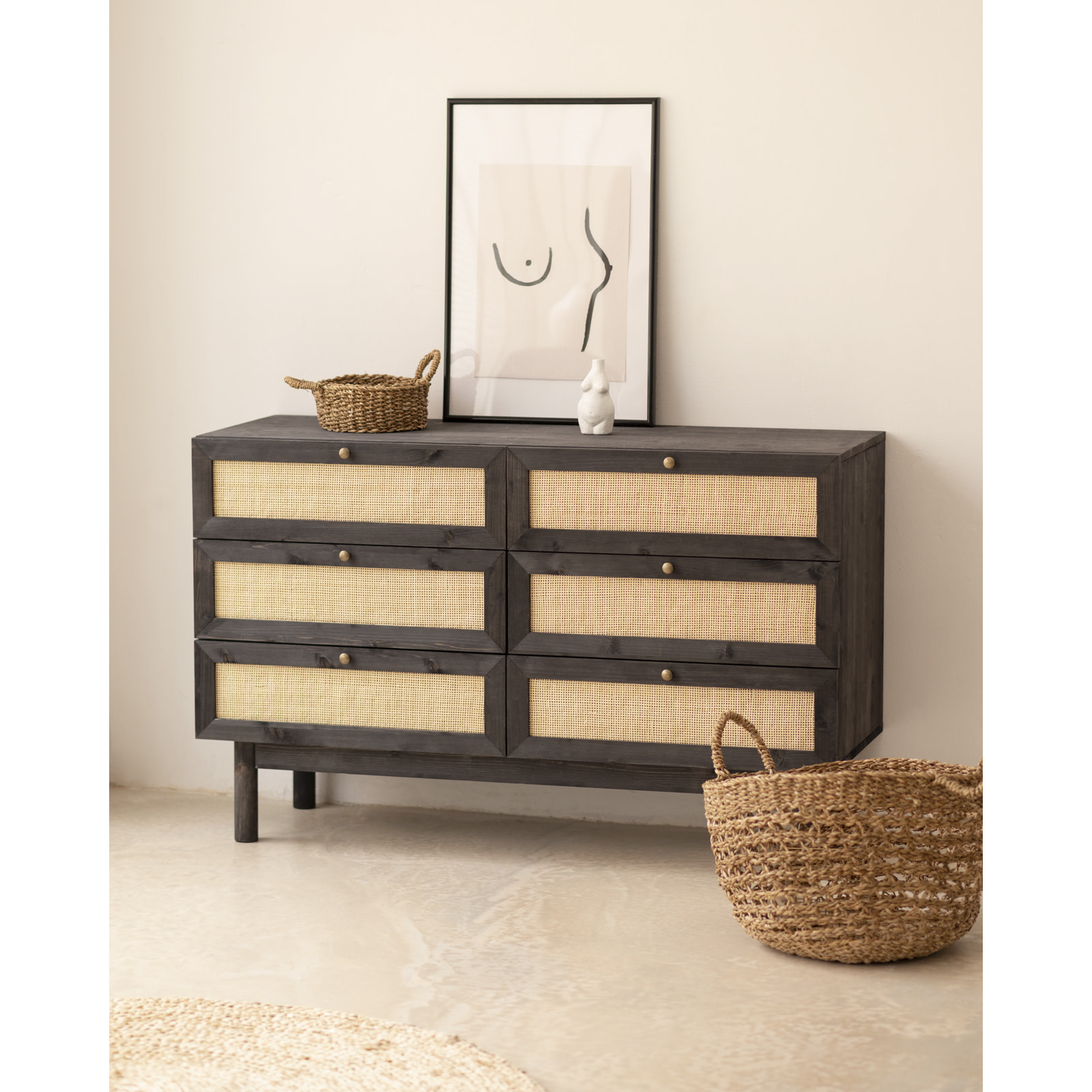Commode en bois massif et raphia avec six tiroirs en noir 76x120cm Hauteur: 76 Longueur: 120 Largeur: 42