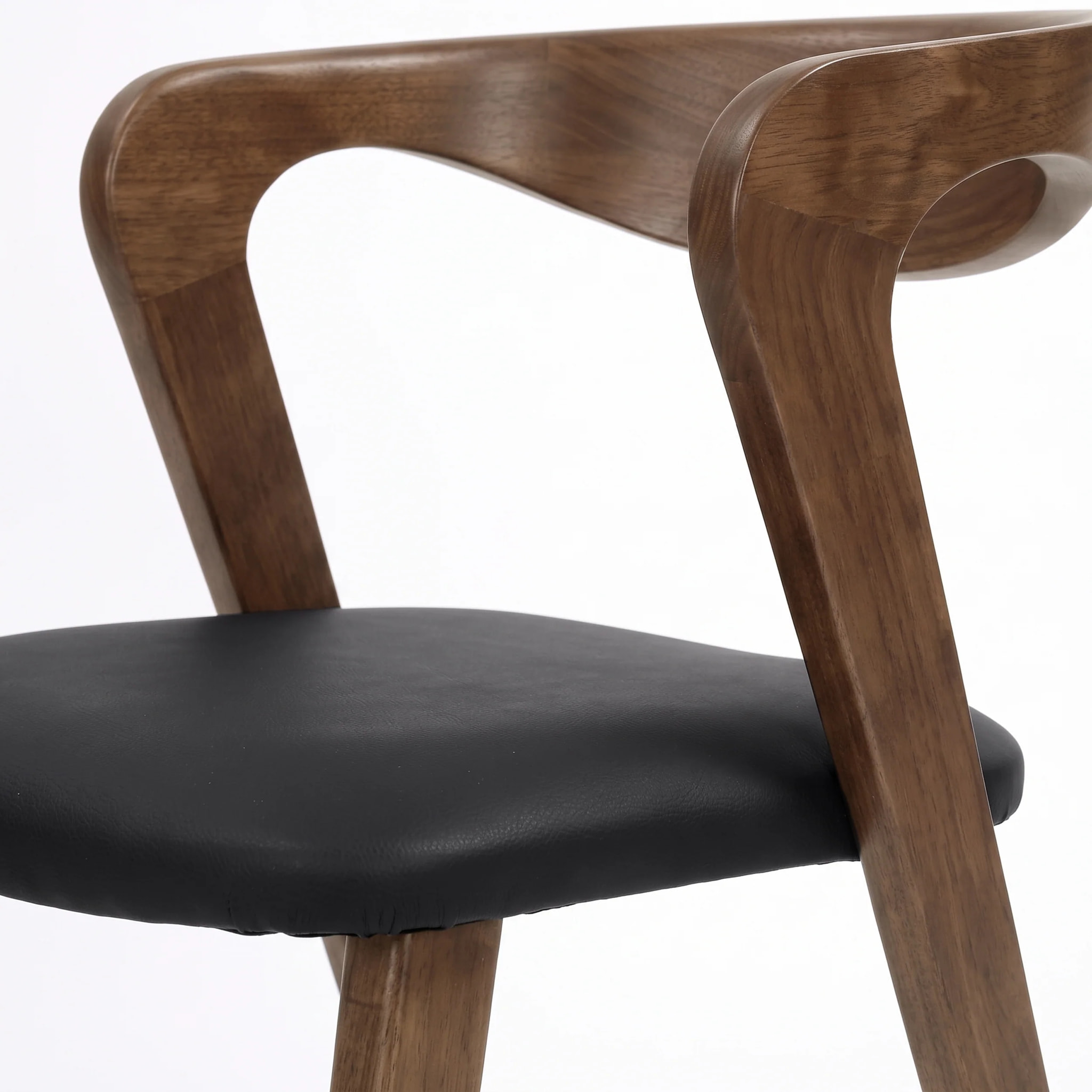 Chaise en bois d'hévéa marron et cuir synthétique noir - Vega