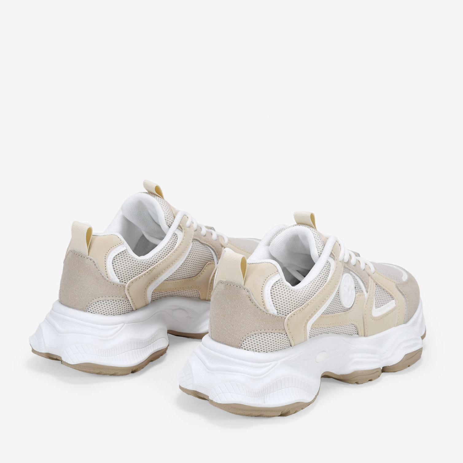 Zapatillas de plataforma beige con cordones