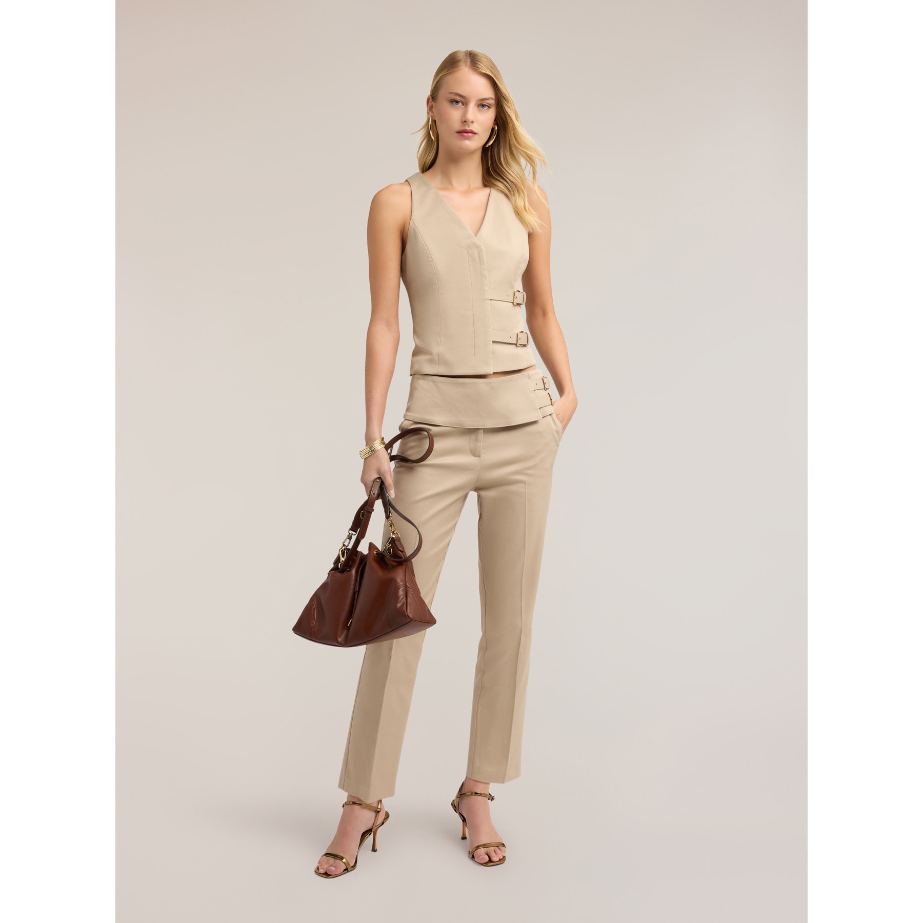 Motivi - Pantalones regular con pretina y doble cinturón - Beige