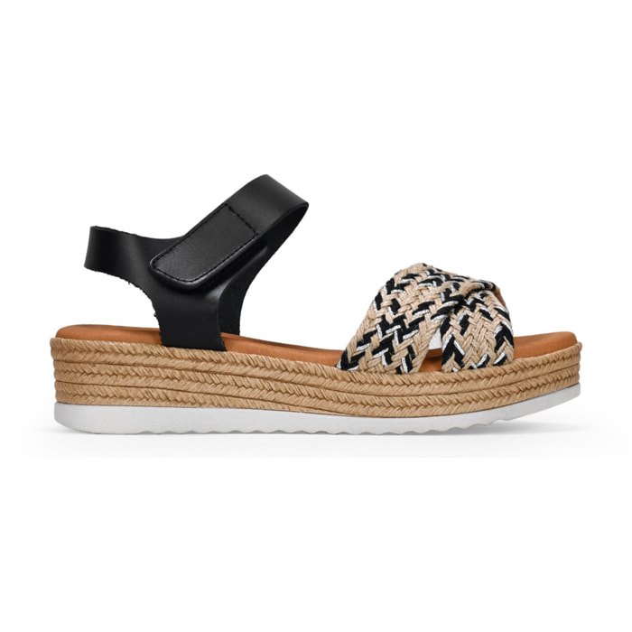 Sandalias negras de piel y rafia con cuña