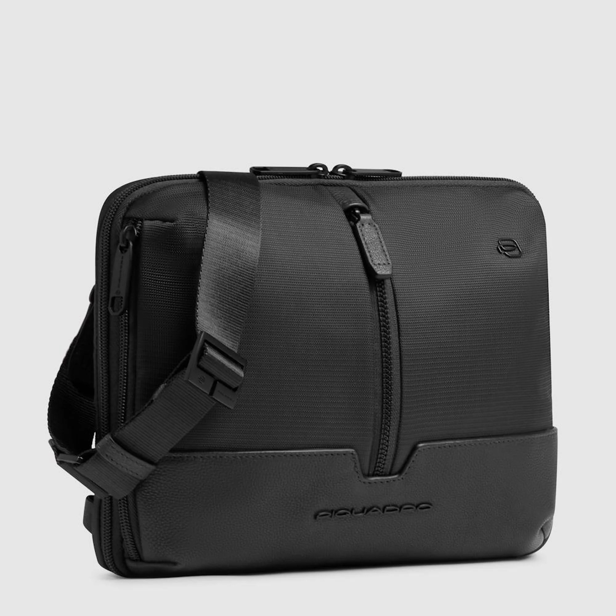 Piquadro Borsello in tessuto riciclato e pelle porta iPad®Pro 11, schermato con protezione RFID