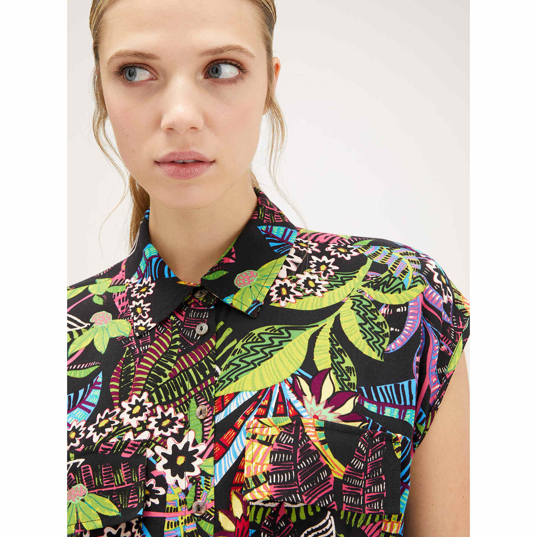 Motivi - Camicia cropped con tasche tropical print - Nero